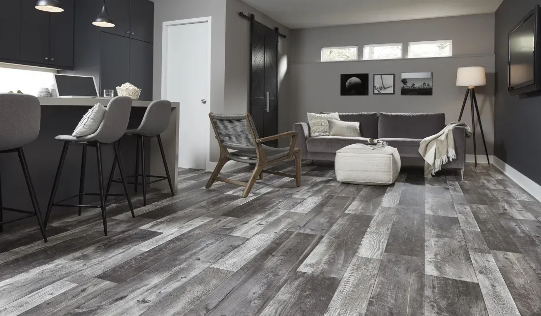 servizio posa pavimentazioni laminato in LVT